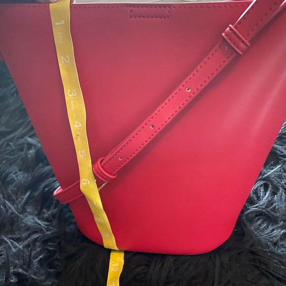 ❤️Red Adjustable Strap Bucket Bag - Picture 8 of 9
